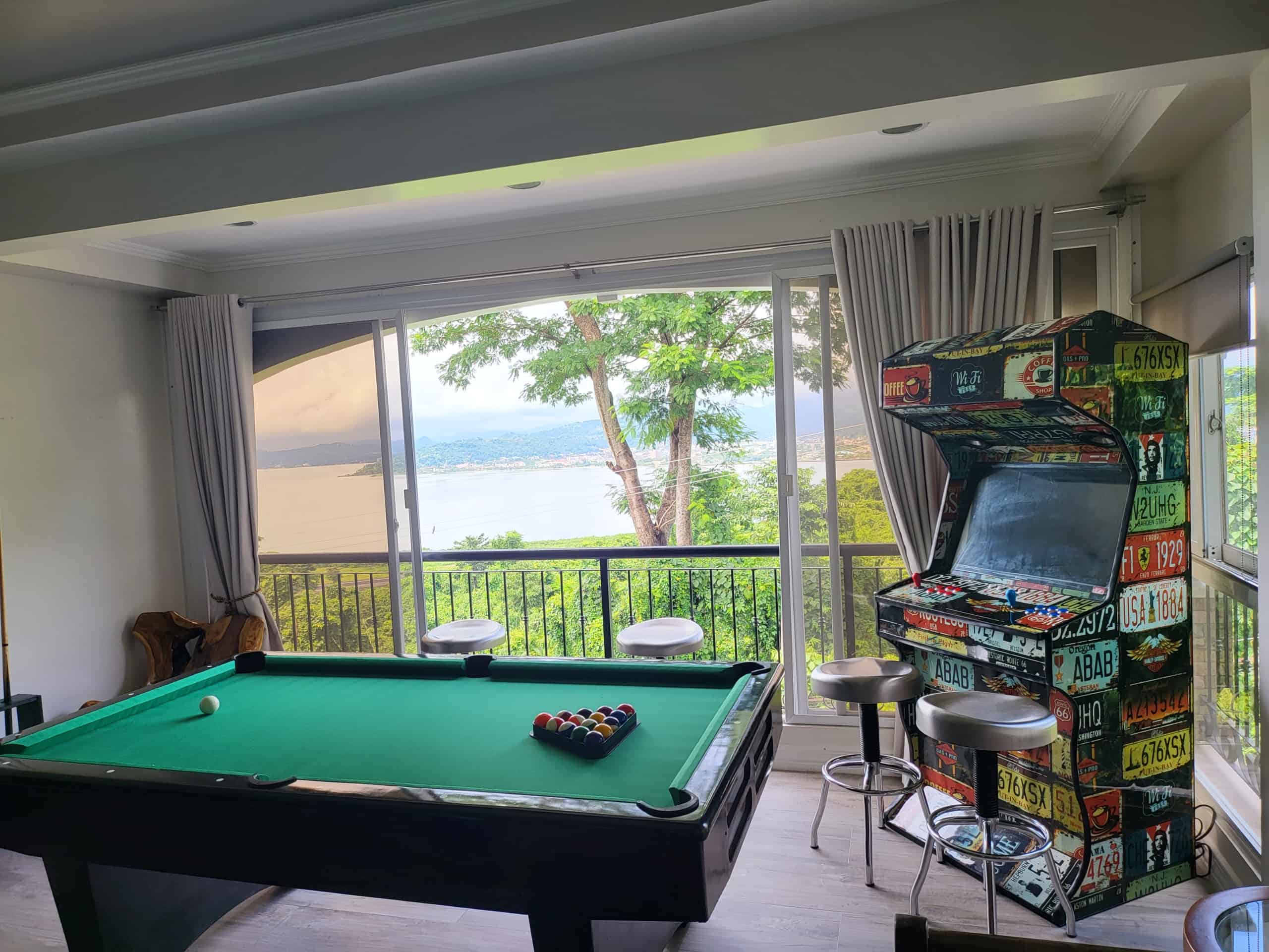 Family-friendly condo with arcade in Subic Bay